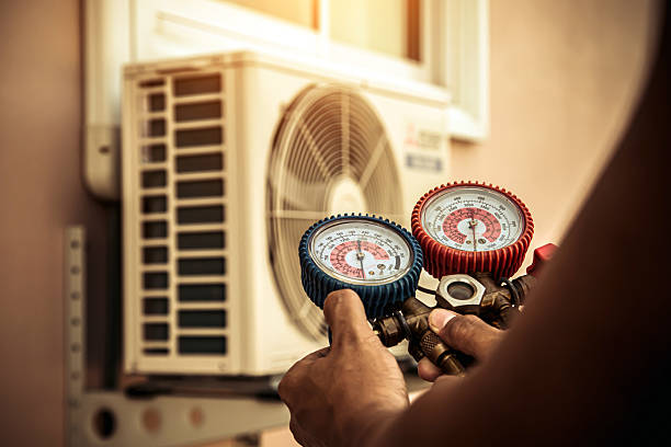 Professional Hvac technician working in Williamson, GA